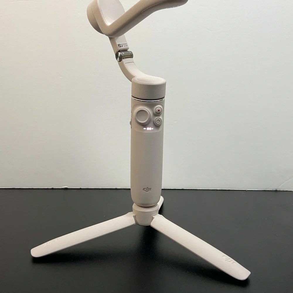 DJI OM 5 - Original Box Included + Built-In Selfie Stick - Picture 3 of 8